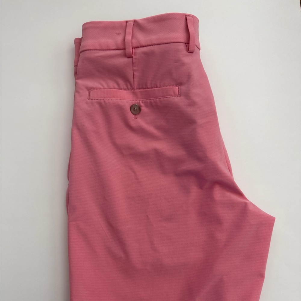 Men's Walter Hagen golf shorts. Size 30, 9 inch inseam.